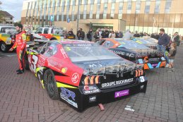 American Festival NASCAR Finals: De parade naar het Heldenplein in beeld gebracht