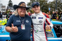 American Festival NASCAR Finals: De parade naar het Heldenplein in beeld gebracht
