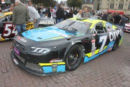 American Festival NASCAR Finals: De parade naar het Heldenplein in beeld gebracht