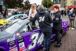American Festival NASCAR Finals: De parade naar het Heldenplein in beeld gebracht