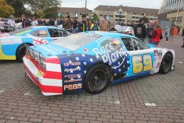 American Festival NASCAR Finals: De parade naar het Heldenplein in beeld gebracht