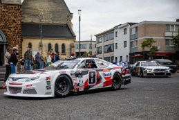 American Festival NASCAR Finals: De parade naar het Heldenplein in beeld gebracht