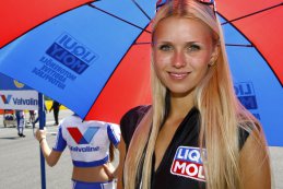 Spa: Babes en de startgrid in beeld