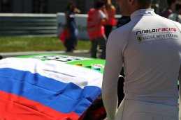 Russische vlag bij Rinaldi Racing