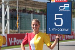 grid girl GP2 Spa 2015