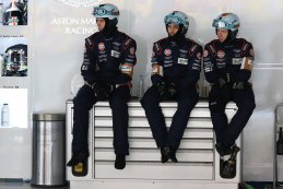 pitcrew Aston Martin Racing