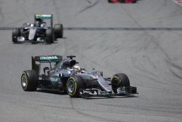 Lewis Hamilton voor Nico Rosberg
