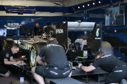 pitbox Mercedes F1 Team