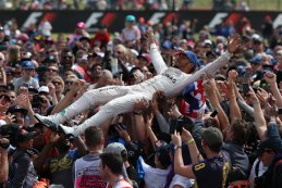 Lewis Hamilton crowdsurfing