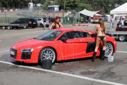 Bikini Carwash Audi R8
