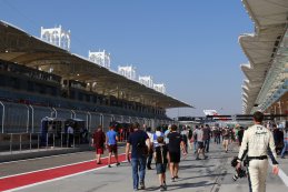 Sfeerbeeld Signeersessie WEC 6 Hours of Bahrain 2016