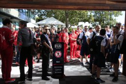 Sfeerbeeld teammecaniciëns F1 GP Australië 2017