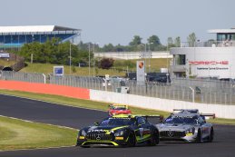 Strakka Racing vs. Black Falcon - Mercedes-AMG GT3