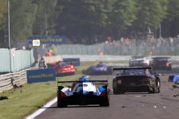 De ravage na de crash tussen Earl Bamber en Sean Gelael