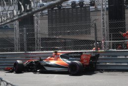 Crash Stoffel Vandoorne - McLaren