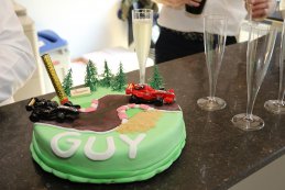 Taart voor Guy Geurts gemaakt door Circuit Zolder-medewerker Giel Creemers
