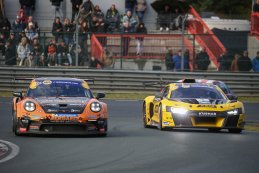 Duel tussen Belgium Racing en PK Carsport in de openingsfase van de race