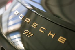 1 miljoenste Porsche 911 in "Irish Green" met gouden accenten