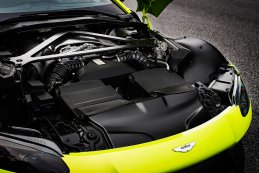 Aston Martin Vantage motorcompartiment