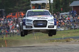 Mattias Ekström vliegt naar zijn eerste zege