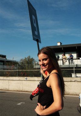 Zolder: Startgrid en babes bij de main race