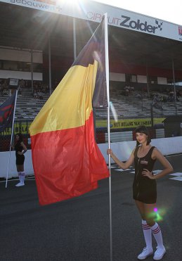 Zolder: Startgrid en babes bij de main race