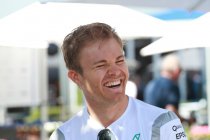 China: Rosberg snelste ondanks motorpech - Problemen met Pirelli-banden