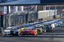 Vol startveld voor openingsmanche van de NASCAR Whelen Euro Series