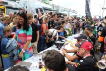 24H Zolder: De handtekeningsessie in beeld gebracht