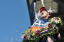 Indy 500: Takuma Sato wint achter safety car