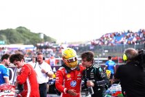 GP Groot-Brittannië: Kimi Antonelli verslaat Lewis Hamilton in de sprintrace