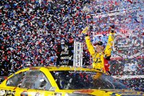Michael McDowell wint Daytona 500 na chaos in laatste ronde