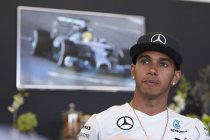 Video: Een rondje Shanghai met Lewis Hamilton