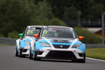 100e SEAT Leon Cup Racer rolt van de band