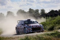 Neuville via achterpoortje aan de start in Ypres Rally