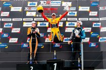 Zandvoort: Tom Coronel wint in eigen huis