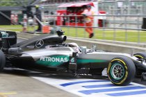 Groot-Brittannië: Hamilton ook snelst tijdens derde vrije training – zware crash voor Ericsson