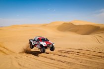 Dakar: De Villiers voert podium vol Toyota's aan