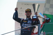 Monza: Ghiotto wreekt zich en wint zondagrace