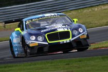 Moskou: Bentley wint hoofdrace na chaotische start