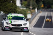 Vila Real: Rob Huff (Cupra Zengő Motorsport) wint 100ste WTCR-race