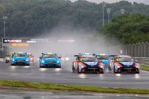 Zhejiang: Mikel Azcona domineert verregende openingsrace