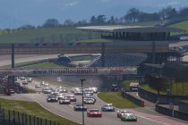 Hankook 12H Italy-Mugello: V8 Racing Renault R.S.01 aan de leiding na eerste deel race