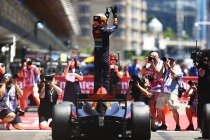 Bakoe: Dennis Hauger wint de F2 hoofdrace