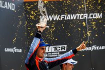 Motorland Aragon: Mikel Azcona viert verjaardag met derde zege