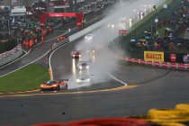 24H Spa: Na 1H: McLaren aan de leiding na chaotische start