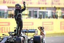 Toscane: Hamilton wint hectische race