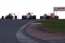 Tatuus F4 - Zandvoort: Gunnar Rickes en Colin Barker pakken felbevochten zeges