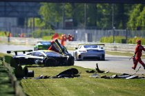 Monza: ISR Audi snelste in VT1 - Strakka McLaren crasht zwaar