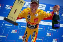 Le Castellet: Dubbelslag Comtoyou Racing: Polesitter Tom Coronel wint Race 1 voor Franco Girolami